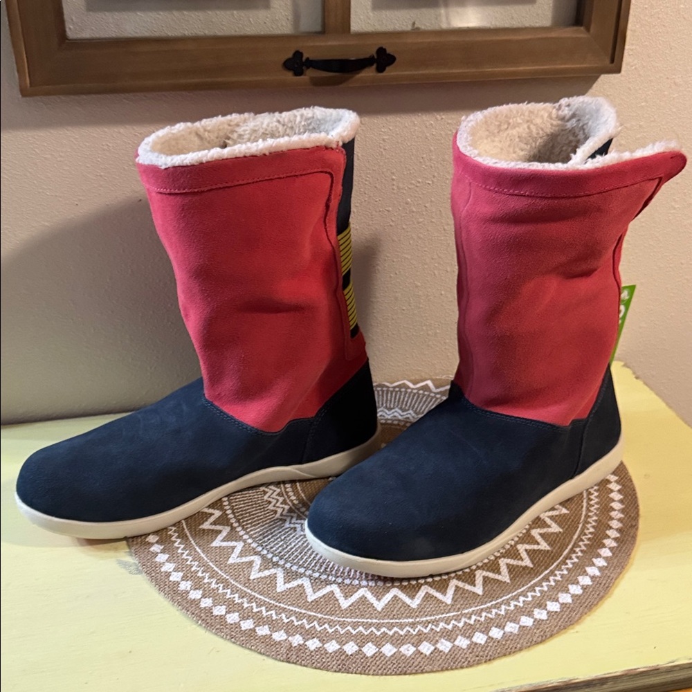 New Crocs Adela Foldover Fuzz Bootie w/poppy stucco standard fit Winter Boots - Picture 9 of 16